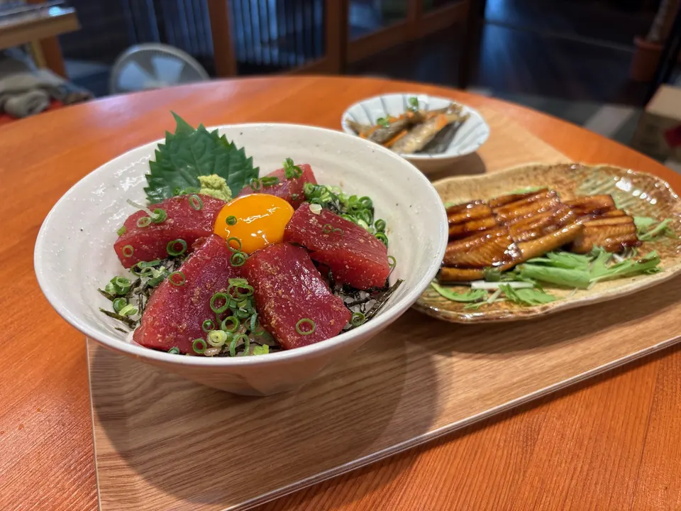 まぐろ丼とあなごのランチ